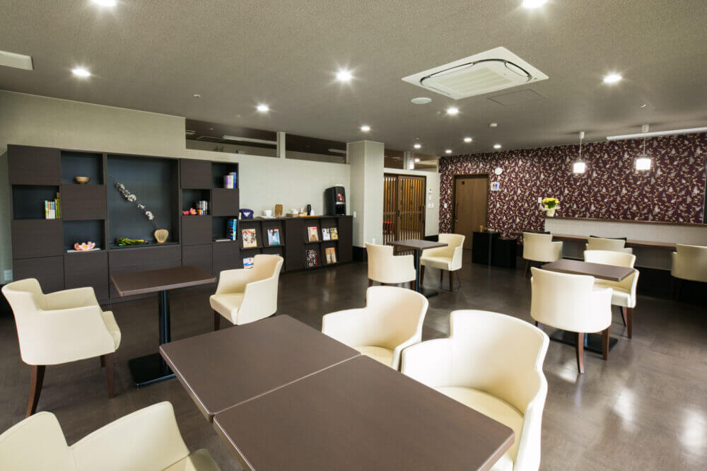 ご家族様ともゆったりと過ごせる Coffee&Tea Room 花水木