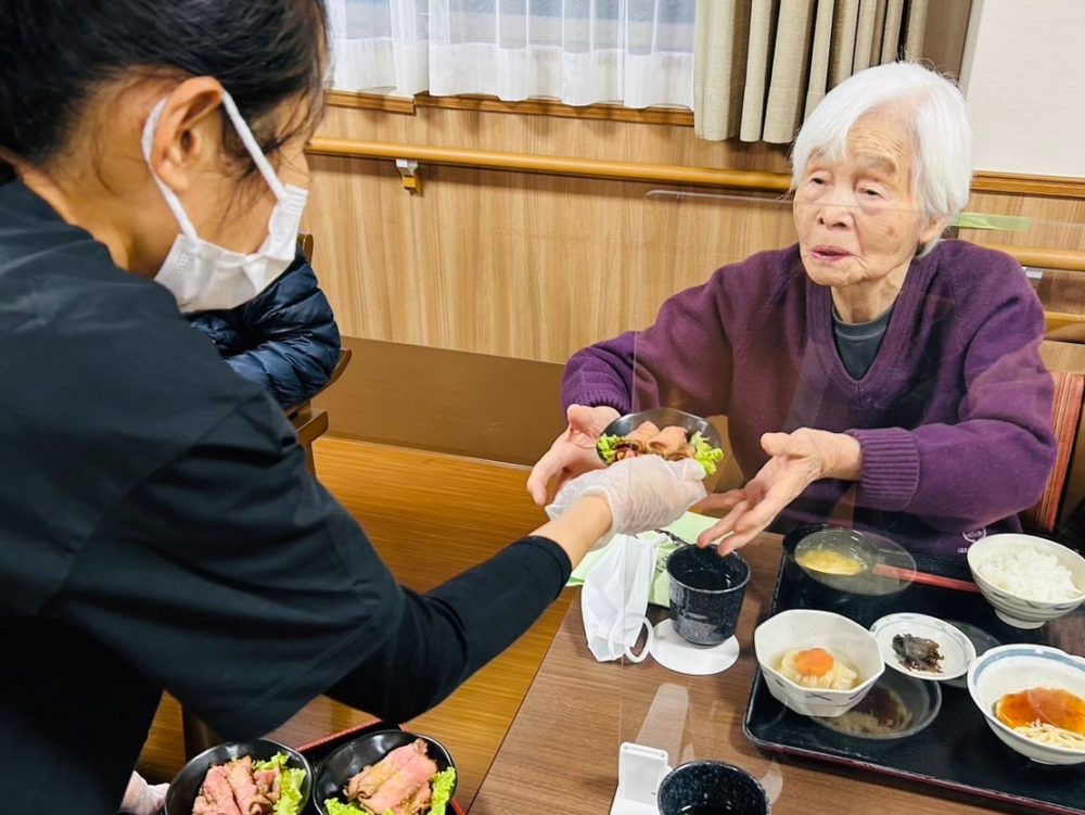 藤枝市老人ホーム_2月のイベント食やわらかローストビーフ