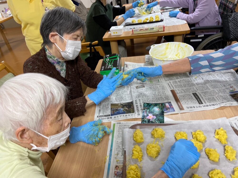 藤枝市老人ホーム_おやつ作りレクスイートポテト