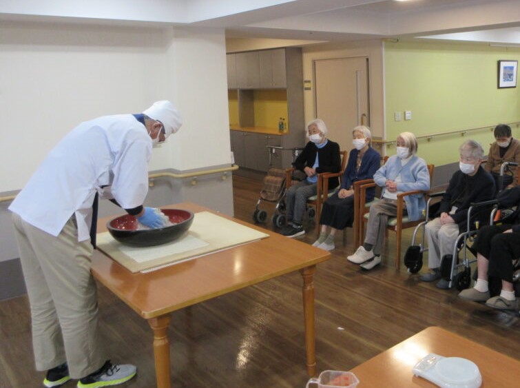 静岡市葵区有料老人ホーム_変わり蕎麦黒ゴマ切り