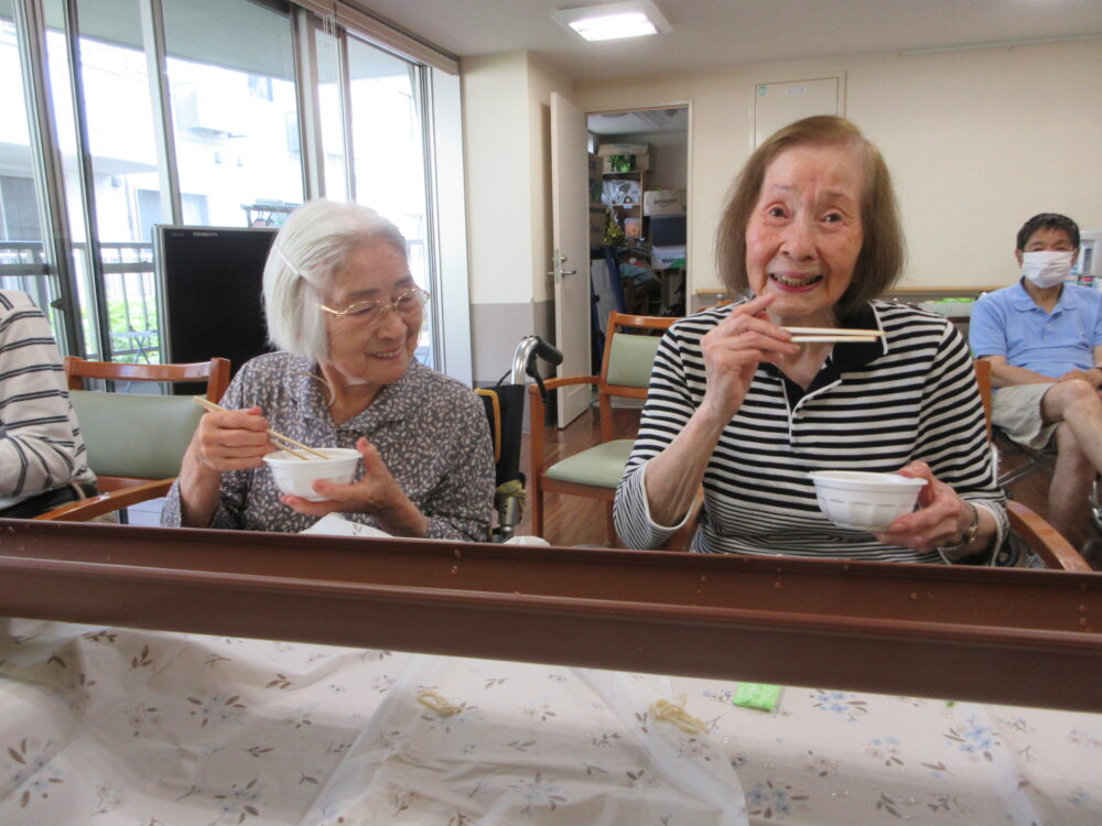 静岡市葵区有料老人ホーム_特別レクリエーション流しそうめん