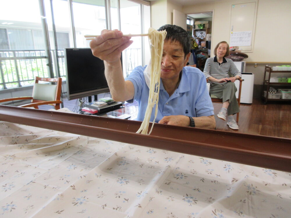 静岡市葵区有料老人ホーム_特別レクリエーション流しそうめん