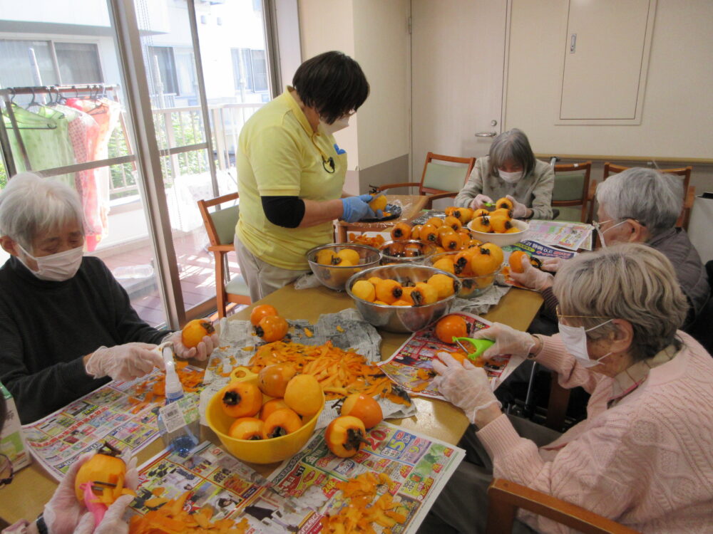 静岡市葵区老人ホーム_干し柿づくり