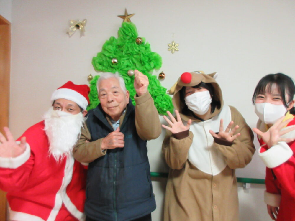 静岡市葵区老人ホーム_クリスマスイベント　オリジナルケーキを作ろう