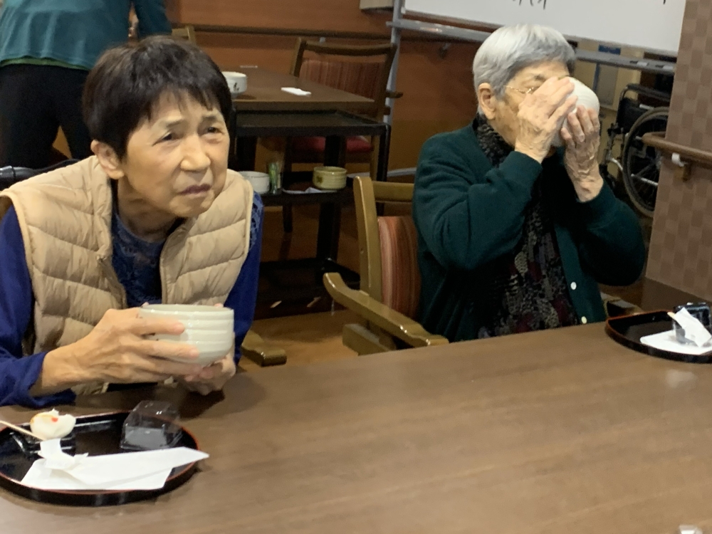 駿東郡長泉町老人ホーム_五感で感じるお茶会～正月飾りを楽しむ 新春のお茶会～