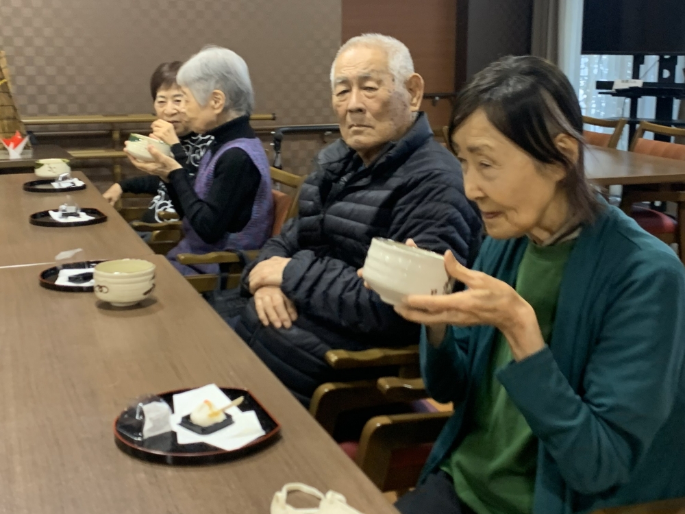 駿東郡長泉町老人ホーム_五感で感じるお茶会～正月飾りを楽しむ 新春のお茶会～