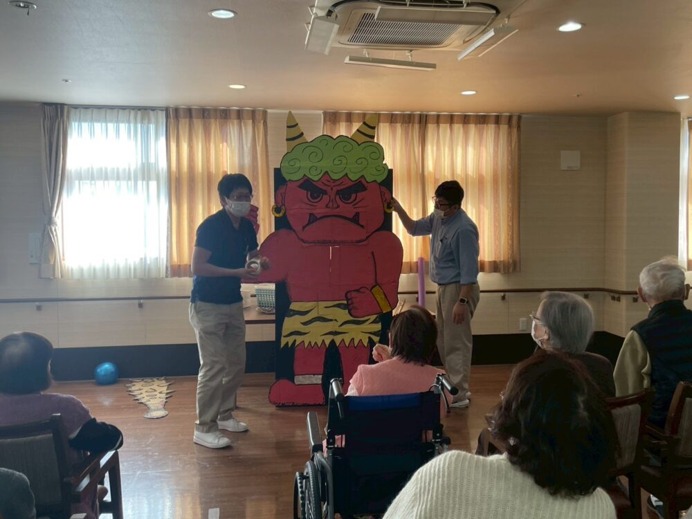 静岡市老人ホーム_2m40cm巨大鬼 節分豆まき大会