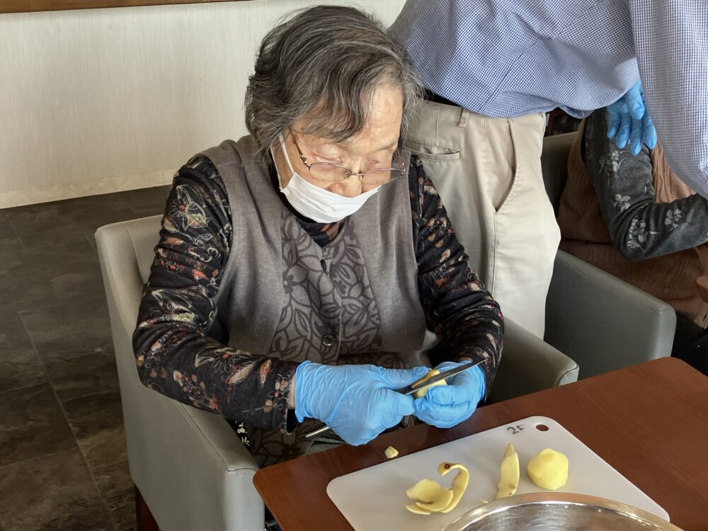 静岡市駿河区老人ホーム_心も体もぽかぽか、おでんレク