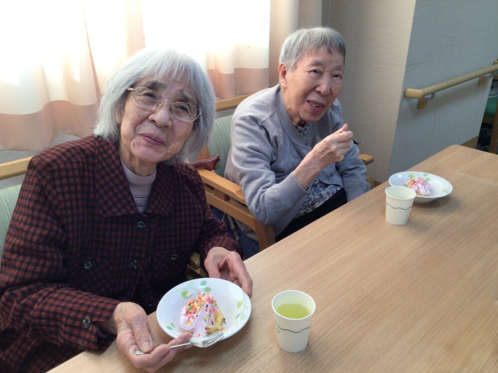 浜松市老人ホーム_ストロベリープチケーキ