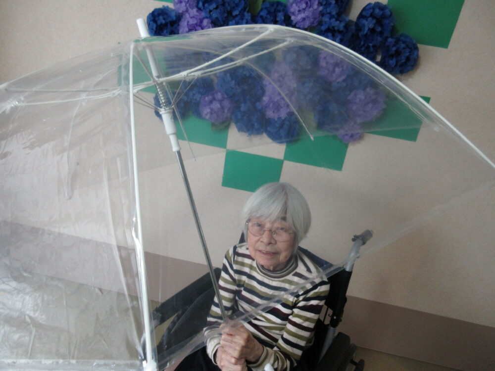 静岡市葵区老人ホーム_梅雨を吹き飛ばそう　ところてんと歌の会