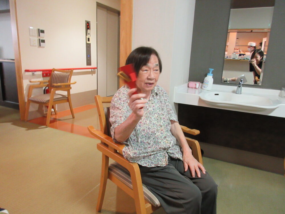 静岡市葵区老人ホーム_梅雨を吹き飛ばそう　ところてんと歌の会